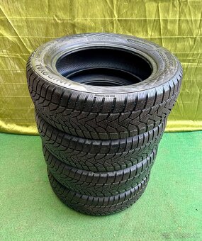 205/60 r16 zimné Uniroyal 96H; XL