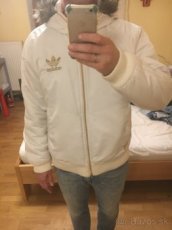 Krasna bunda adidas originals vo velmi zachovalom stave