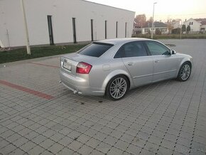 Audi a4b6 quatro.