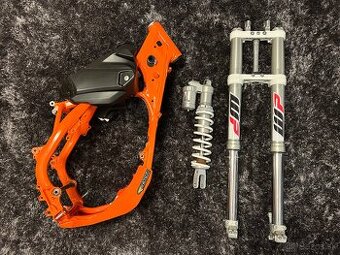 Rám z ktm sxf 450 2022, nádrž, tlmič a vidlica exc