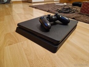 Predám Playstation 4 slim - 500gb