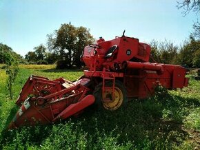 Kombajn Massey ferguson 86 s balíkovačom