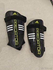 Futbalový chránič Adidas Predator