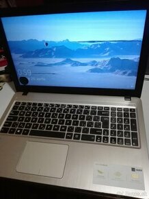 Asus VivoBook. i3. 8 GB DDR4. SSHD 500 GB. 15,6 HD.