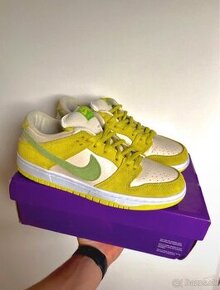 Nike dunk apple