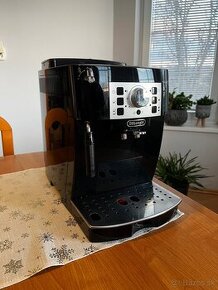 Automaticky kávovar DeLonghi Magnifica S