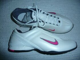 nove botasky Nike Air Cardio III Lea. c 39