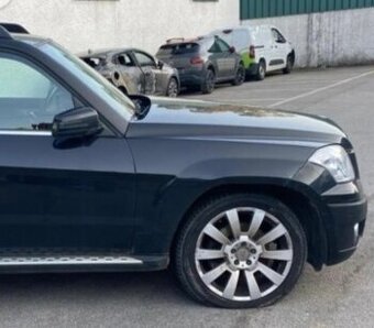 Mercedes GLK predný blatník