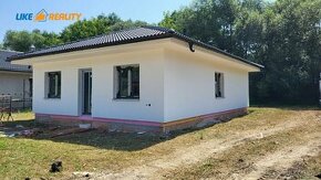 Výhodná ponuka- 4 izbový bungalov v HOLODOME s potokom na po