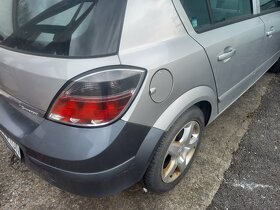 Astra H 1,6 LPG rôzne diely predám.