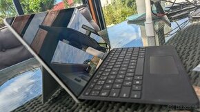 Microsoft Surface Pro 9 Model 2038 i5