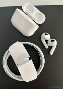 Apple AirPods (3. generácie) s Lightning nabíjacím puzdrom