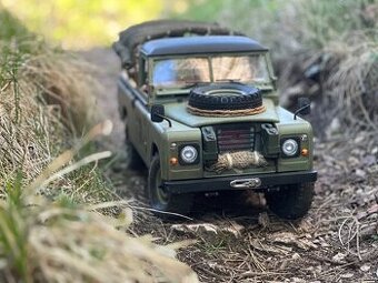 RC model Boom Racing BRX02 Land Rover D109