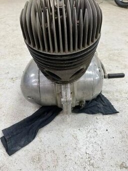 Motor Jawa 250 panelka