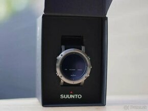 Športové hodinky Suunto CORE BRUSHED STEEL