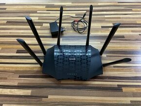 Predám Stolný WiFi router čierny - Tenda AC21 AC2100