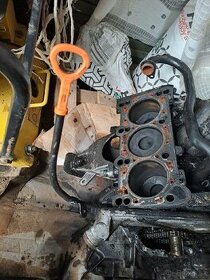 Motor 2.5tdi 132ke AKE spodok - 1