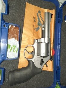 Revolver Smith Wesson mod. 69 - 1