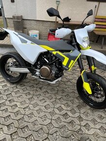 Husqvarna 701 supermoto