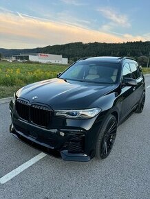 BMW X7 M50i BLACK INDIVIDUAL Full výbava možná výmena - 1