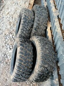 Extreme mudterrain 235/70 r16