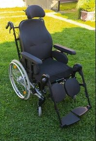 Polohovací invalidný vozik