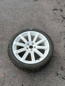 Disk Audi R18 5x112 s pneu