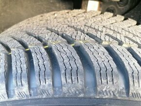 Predám zánovne zimné pneu Nokian Snowproof 2 215/55 R17 98H