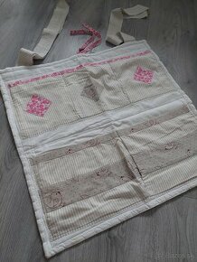 Vreckár na postieľku vtáčiky kvety handmade