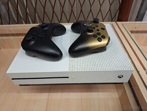 XBOX One S + 2x ovládač, 1x hra