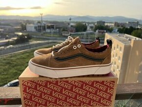 Vans. - 1