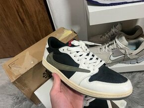 Jordan 1 low Travis scott