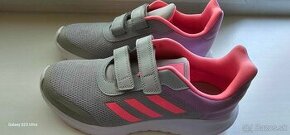 Predam damske botasky adidas