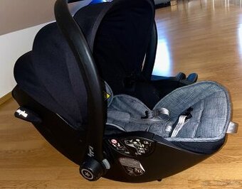 autosedačkа KIDDY Evoluna i-Size 2 spolu s ISOFIX základňou.