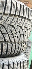 Zimne Pneu Goodyear Ultra Grip 215/55 R17