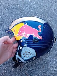 Red Bull prilba