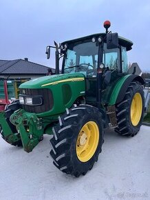 Traktor John Deere 5820