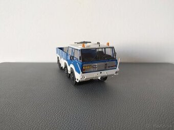 Tatra 813 1:43