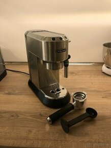 Kávovar DeLonghi Dedica EC 685.M