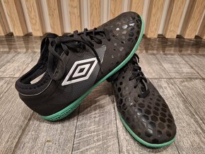 Kopačky halovky zn. Umbro vel. 42 (reálne 41)