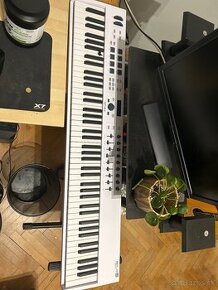 Arturia KeyLab Essential 88 MIDI Keyboard + stojan