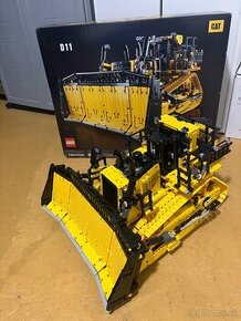 Lego Technic 42131 Buldozér Cat D11