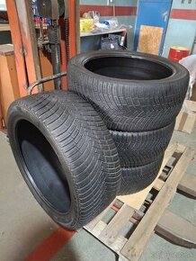 Celoročné pneu Pirelli 245/40 R19 98Y