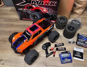 Traxxas X-Maxx 8S 1:5s 2x lipo, nabíječem, LED světly a dopl