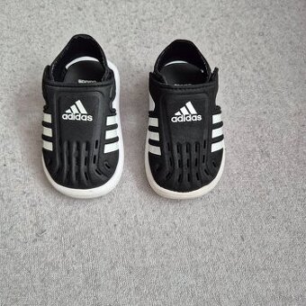 Sandálky adidas č.20