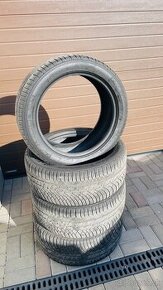 Predam zimné pneu 245/45 R18