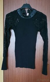 Čierny elegantný pulovrik - 1
