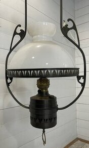 Lampa petrolejová.