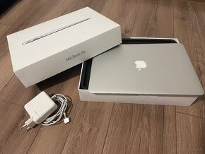 Apple MacBook Air 13" (Early 2015)