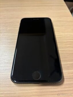 Predám Iphone 8 64 GB, space gray